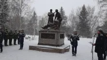 В Омске открыли памятник военным медикам
