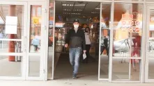 С ограничениями, но торговые центры открываются