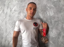 Омич стал рекордсменом России и Европы по подъему штанги на бицепс