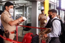 Застрявшие в Индии омичи обратились за помощью к Буркову