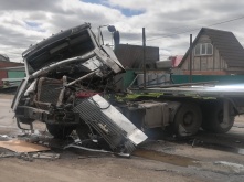 Два большегруза столкнулись в Омске