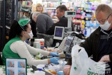 Омичи стали меньше тратить денег из-за коронавируса