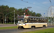 На улицы Омска вышел очередной московский трамвай