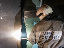 Сотрудники МЧС спасли десять человек на пожаре