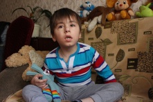 Омичей просят помочь шестилетнему Максиму сделать первый шаг