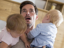 Почти треть российских отцов согласились уйти в декрет