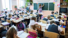 Омские школьники снова сядут за парты с понедельника