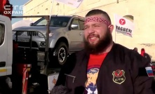 Омский богатырь доказал, что люди сильнее машин 