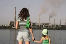 «Нас травят, как тараканов!». Едкий запах снова беспокоит омичей