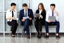 В Омске женщины претендуют на меньшую зарплату, чем мужчины