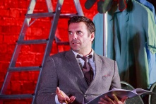 Омичей ждет волшебное закулисье театра 