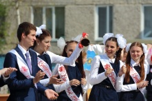 В школах Омска пройдут последние звонки