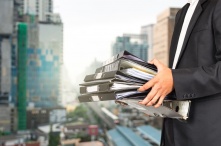 Сокрушение банкрота: в России разрешили взыскивать единственное жильё с должников