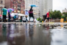  В Омск пришло похолодание с грозой и ветром