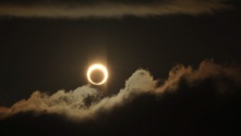 Омичи на этой неделе смогут посмотреть на кольцевое солнечное затмение