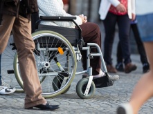 Омские остановки переделают для людей с ограниченными возможностями