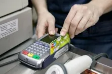 В Омской области на четверть вырос объём безналичных платежей