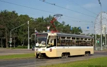 На улицы Омска вышел очередной московский трамвай