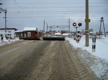 Водителям все равно. Автомобилисты нарушают элементарные нормы безопасности на железнодорожных переездах