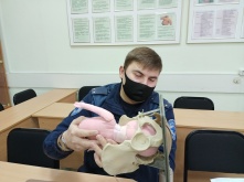 Омские автоинспекторы научились принимать роды