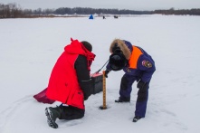 Спасатели предупреждают об опаснейшем периоде на льдах омских водоемов