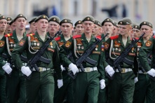 Не служил – не мужик. Депутат призвал отменить выходной 23 февраля для части россиян