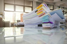 В Омске выясняют, почему резко подорожала офисная бумага