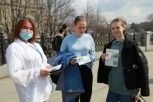 Волонтеры помогают омичам проголосовать за проекты благоустройства