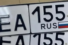 В Омске начали выдавать номера для авто с новым трёхзначным кодом региона