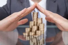 Статистики назвали самые «нищие» сферы, где работают омичи