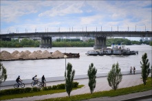 Омичей снова предупреждают о сильном ветре и пожарах