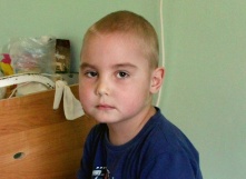 Страдающему тяжелым недугом 5-летнему Саше срочно нужны деньги на билеты