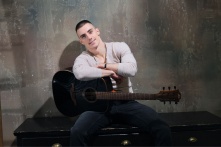 Омский хоспис поддержал российский певец Даниил Корин