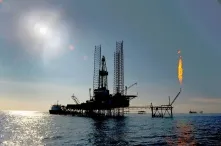 Доллар может подняться к 77 руб, если нефть Brent упадет вслед за обвалом американской WTI