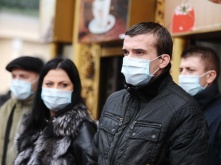 В стране начинают постепенно возвращать масочный режим