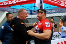 Омский силач согнул 14 прутьев, побив тем самым мировой рекорд