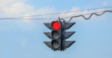 В городе монтируют светофоры на четырех перекрестках города