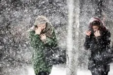 В Омске новая неделя начнется с сильного ветра и гололеда