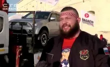 Омский богатырь доказал, что люди сильнее машин 