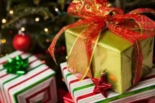 Омичи чаще других россиян дарят подарки коллегам 
