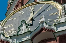 Сколько часовых поясов нужно для счастья россиян