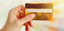 Российские банки стали реже выдавать кредитные карты клиентам
