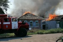В Омске три часа тушили крупный пожар на Северных