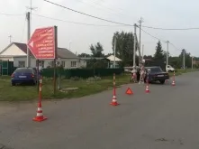 Под Омском иномарка сбила на обочине трех девушек