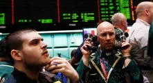 Рубль рухнул. В России снова кризис?