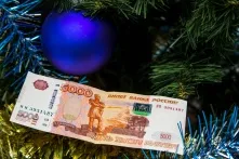 Аналитики: омичи меньше других россиян рассчитывают на предновогоднюю премию 