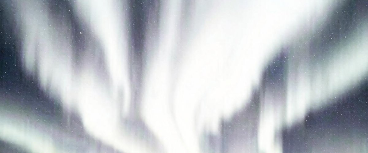 Норвегию накрыло редчайшее «белое полярное сияние»