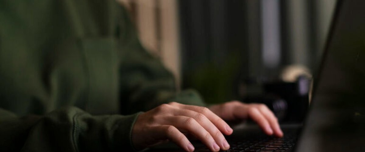 Следователи расследует уголовные дела в сфере компьютерной информации в 12 регионах