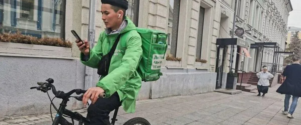 Депутаты предложили взимать с мигрантов 3% за переводы за рубеж