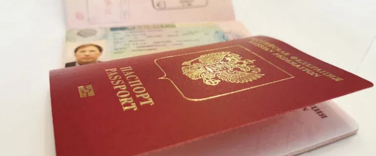 Россиянам за границей поменяли процедуру получения загранпаспорта